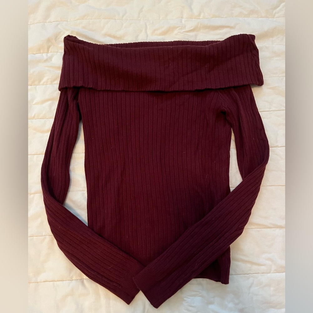 Cute off the shoulder top! From divided H and M. Size extra small!